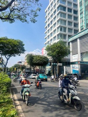 bán nhà góc 2 mặt tiền đường nơ trang long. dt (22 x 32m), 2 tầng. giá 62 tỷ tl - tin thật