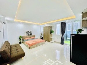 cho thuê phòng ban công rộng 35m2 gần các trường đại học, thuận tiện di chuyển qua các quận lân cận