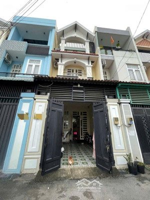 bán nhà 1 sẹc ngay đầu đường số 8 , phở huỳnh trâm , sát quốc lộ 13 , p hiệp bình phước