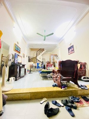 nhà dân xây 3 tầng chắc chắn - 43m2 - giá rẻ - không quy hoạch