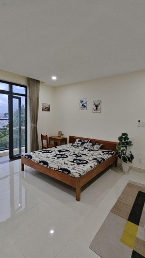 một phòng đặc biệt 1pn bếp tách riêng ban công lớn full nội thất máy giặt riêng mới 100%