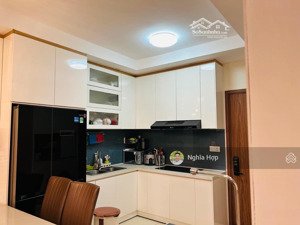 bán căn hộ 3 phòng ngủ, 2 nhà vệ sinh, 2 balcon tại pegasuite 1, có nội thất, ht vay