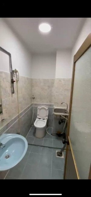 2 phòng ngủ - 1 phòng vệ sinh - 1 bếp - 1 ban công ở phú nhuận