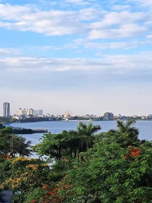 cho thuê chcc view hồ tây tại watermark , lạc long quân, 160m2 , 3pn, ban công sân vườn rộng