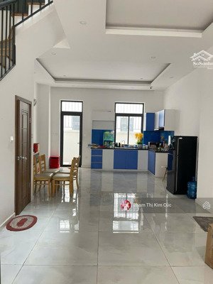 nhà phố 5x20m hoàn thiện sẵn cách 50m tới hồ sinh thái 3,6 ha. cần bán 19 tỷ hợp đồng mua bán hót