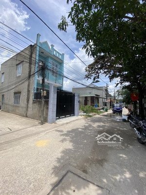 bán nhà lô góc - gần chợ nữ dân công - vị trí đắc địa