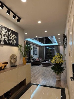 phân lô, oto,nhà đẹp, dân xây - ngô thì nhậm: 60m x5t, gía hơn 10ty