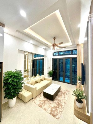 hiếm! cầu giấy hơn 7 tỷ, 30m2 nhà 5 tầng - gần phố - ngõ đẹp - full nội thất - sổ đỏ đẹp.