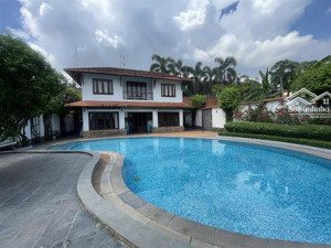 bán biệt thự song lập có hồ bơi siêu rộng, 658m² thực tế 851 m² (22x30m), 2 tầng, 106 tỷ (nở hậu)