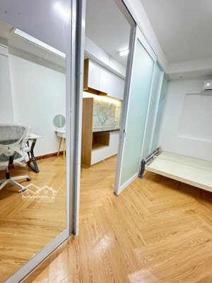 cho thuê căn hộ 2 phòng ngủ, ban công, siêu rộng