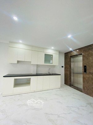 bán nhà long biên dt 39.1 6tầng mt 4.4m 8ty thang máy