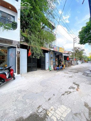 hot - nhà 3 lầu đủ nội thất chỉ 5.28 tỷ, 35m2 (3.7x9.4), hẻm oto, 50m ra mặt tiền lê đức thọ, có sổ