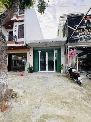 bán nhà mặt tiền đường 15m phạm hùng - hòa xuân . tuyến đường kinh doanh