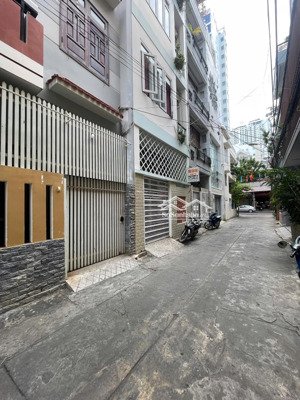 bán nhà 3 tầng đường biệt thự tt nha trang đường ô tô chỉ 6,5 tỷ