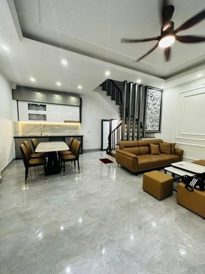 vị trí đắc địa, nhà khương đình 47m2x5t-2 thoáng-20m ra hồ hạ đình-chưa 8 tỷ.