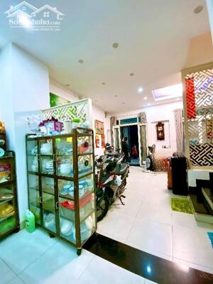 Nhà đầy đủ nội thất, trung tâm thủ đức