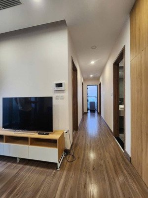 cần bán căn 3 ngủ toà sp skyoasis giá 4.5 tỷ bao phí full đồ lh 