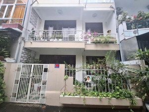 chuyển nhượng nhà hẻm sát biển đ.trần hưng đạo p.lộc thọ- nha trang #8ty