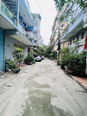 nhà lô góc hai bà trưng - nhà dân xây ôtô 7 vào nhà - 38m 5t, có 6pn gần đại học bách - kinh - xây