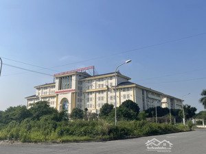 bán nhanh lô biệt thự dabaco đối diện trường đại học. sổ hồng cất két. lh 