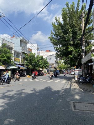 bán nhà gấp - giảm nhanh 300tr - mặt tiền cách nhà 100m - hẻm xe hơi - 77m2 - 3tầng btct - nở hậu.