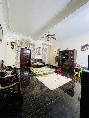 bán nhà mặt phố trung tâm nam từ liêm,vỉa hè,gara kinh doanh,biệt thự 210m2,4 tầng,10.5 mặt tiền