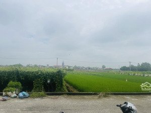 lô góc mặt tiền rộng. đường trước thông ô tô tránh nhau. nhìn ra cánh đồng tương lai nhiều dự án