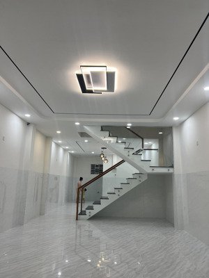 cho thuê nhà 2 tầng mặt tiền điện biên phủ cách biển nha trang 5p giá 16tr/tháng