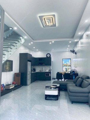 b.án nhà 3 tầng dân xây-độc lập-lô góc-sân cổng riêng ngõ ô tô đỗ cửa tại hạ đoạn - đông hải 2 - hp