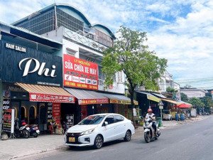 hạ 300tr bán gấp 1 nhà lầu và 13 phòng trọ thu nhập 30tr/th - ở ngay kdc cổng vào kcn vsip 1