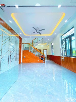 bán nhà 1 trệt 1 lầu, 100m2, 4pn,3wc, đường gò cát, phú hữu, 2tỷ8 cho thuê, gần chợ, gần trung tâm.