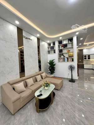 ngộp bán gấp nhà hxh trần bình trọng, p.phú trung, tân phú, dt 53m2, giá 2tỷ450, sổ hồng riêng