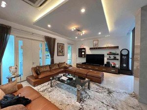 bán biệt thự tại đường tô ngọc vân 185m2, giá 68 tỷ. tây hồ