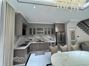 cho thuê nhà phố full nội thất tại the classia. liên hệ 