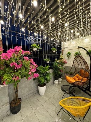 phân lô, nhà đẹp full nt, ngõ thông 2 thoáng ba bước ra oto tránh. dt 42m 4t mt3,5m giá 8,55 tỷ