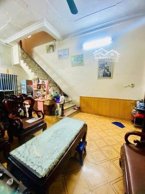 bán nhà mặt ngõ thông phố cầu giấy. dt 54 m2 x 3 tầng cũ, mặt tiền 5m, sổ đỏ vuông, giá 11 tỷ.