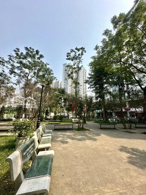 nhỉnh 3 tỷ có ngay căn hộ 2pn đầy đủ tiện nghi, tầng trung hướng đông nam mát mẻ. đã có sổ