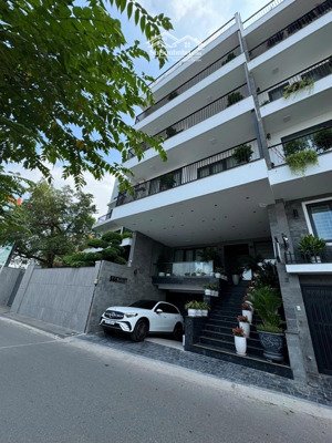 bán gấp...! toà nhà mặt tiền 16m x 300m2 - trụ sở cty, văn phòng, ngân hàng, nhà hàng ...- 130 tỷ