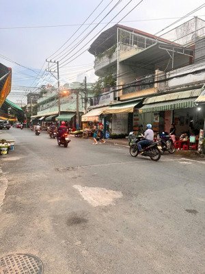 nhà ngay ngã tư chợ đồng an 3 mặt tiền kinh doanh giá 5.8 tỷ
