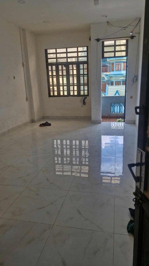 cho thuê phòng ban công, 28m2 ngay trung tâm quận tân bình