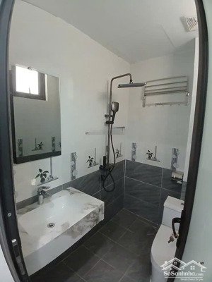 cho thuê nhà 30m2 4pn giá 08 - 10 triệu, xây dựng 5 tầng, sân để xe may