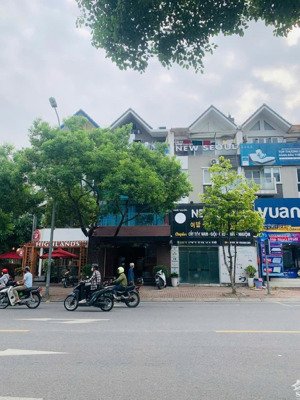 cho thuê nhà mp nguyễn chánh, dt 120m, 4 tầng, mt 6m, thông sàn, thang máy, 90tr/tháng