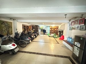 có 102tòa văn phòng 8 tầng trung tâm láng hạ dòng tiền 100 triệu/tháng 2 ô tô tránh 20m ra phố