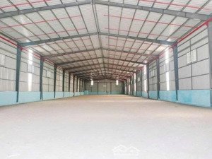 kho cho thuê 1.800m² kcn tân bình nền bê tông, xe container đậu được giá 126.000đ/m²