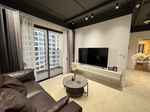 chính chủ cần bán gấp căn hộ 2pn tại dự án chung cư cao cấp vinhomes d''capitale. dt 72m2 giá 7,2 tỷ