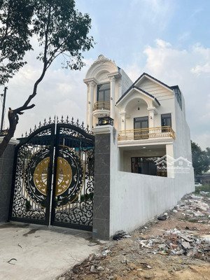 bán nhà phú tân tp thủ dầu một 150m2 2 lầu 1trệt sân xe hơi 3 phòng ngủ