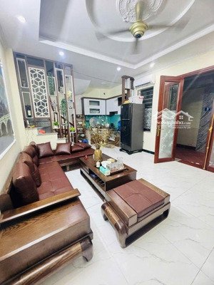 thạch bàn long biên nhà bán.. gần vườn hoa,chợ ,giao thông thuận tiện