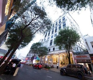 bán nhà mặt tiền ngay hai bà trưng, quận 1. dt: 21x17m, 1h 8 tầng 1727m2 sàn - 250 triệu/th 105 tỷ