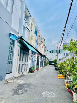 bán 2 căn nhà liền kề, 1 sẹc ngay đầu đường số 8, sát quốc lộ 13, hiệp bình phước.
