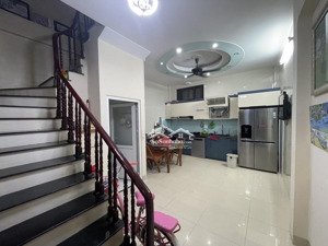 nhà phú diễn 5 tầng dân xây ngõ rộng thênh thang ô tô đỗ cửa vào nhà đi bộ ra trường cấp 1, 2